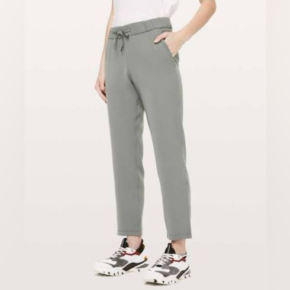 Lululemon On the Fly 7/8 Pant *Woven Grey Sage